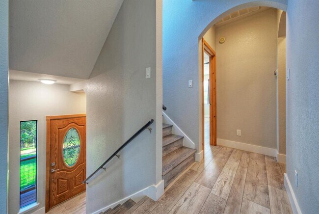 Building Photo - 15501 Rock Creek