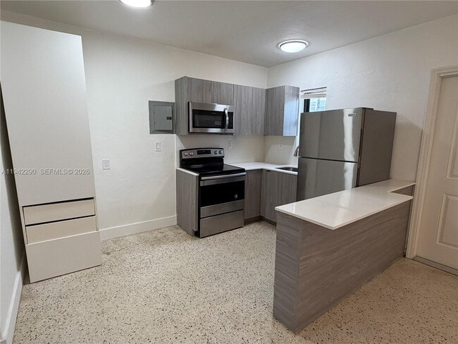 Building Photo - 600 SW 10th St