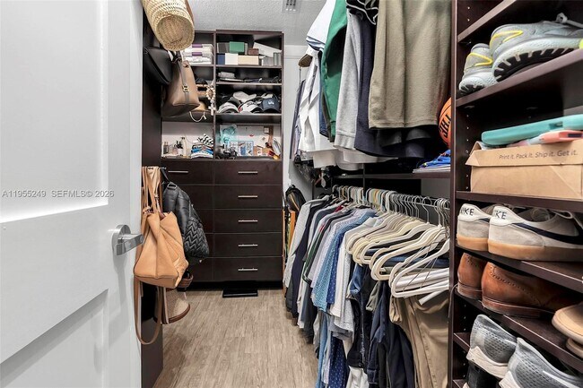 Building Photo - 1444 Mendavia Ave