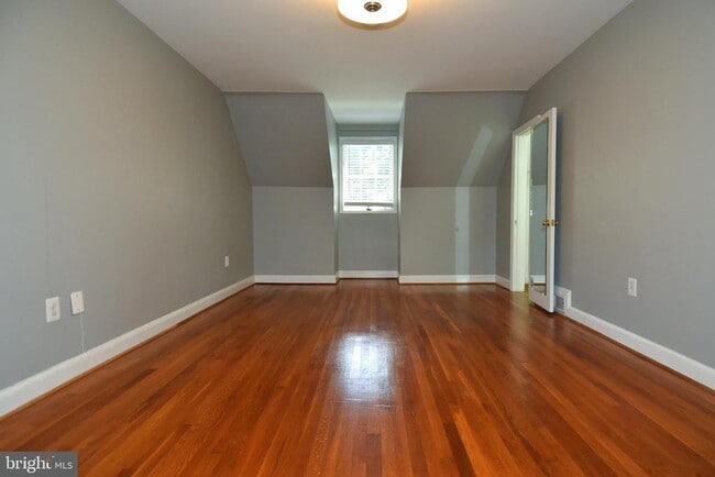Building Photo - 6127 Brook Dr