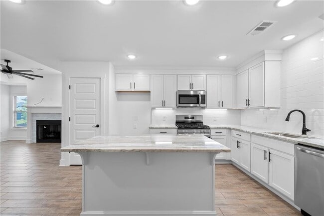 Building Photo - 4300 SW Adams Rd