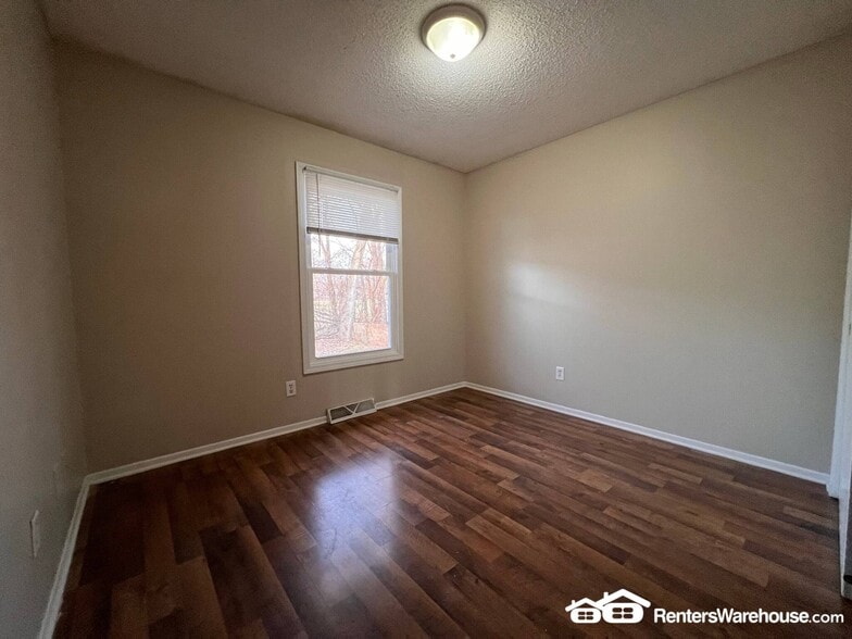 Building Photo - 802 Hartford Ave