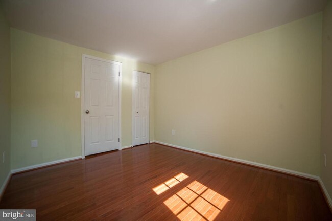 Building Photo - 5725 Walnut Wood Ln