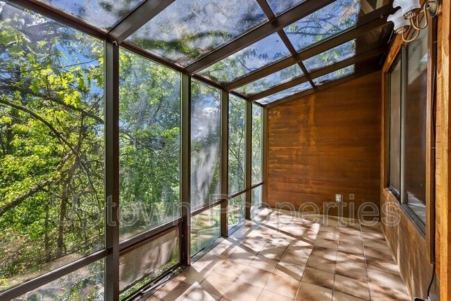 Building Photo - 252 Cervantes Cir
