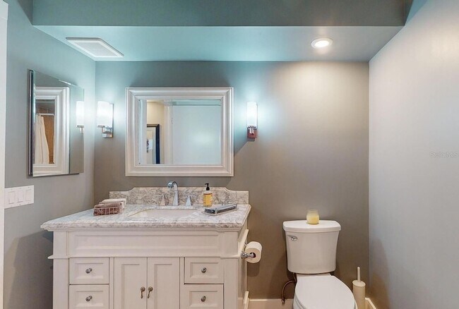 Building Photo - 1120 N Shore Dr NE