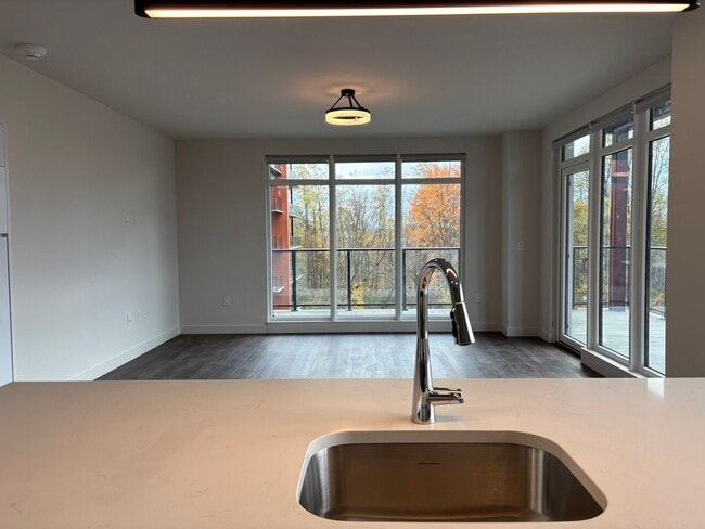 Building Photo - Exceptional 2 Bed/2 Bath + Large Family Ro...