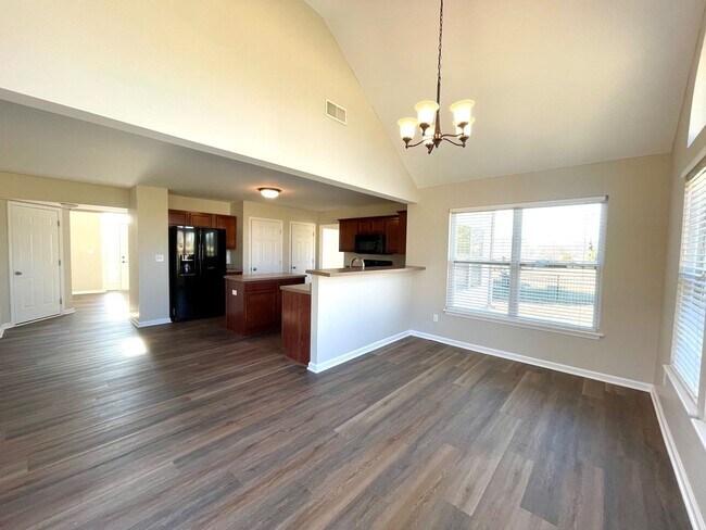 Building Photo - Renovated Polo Fields Home!