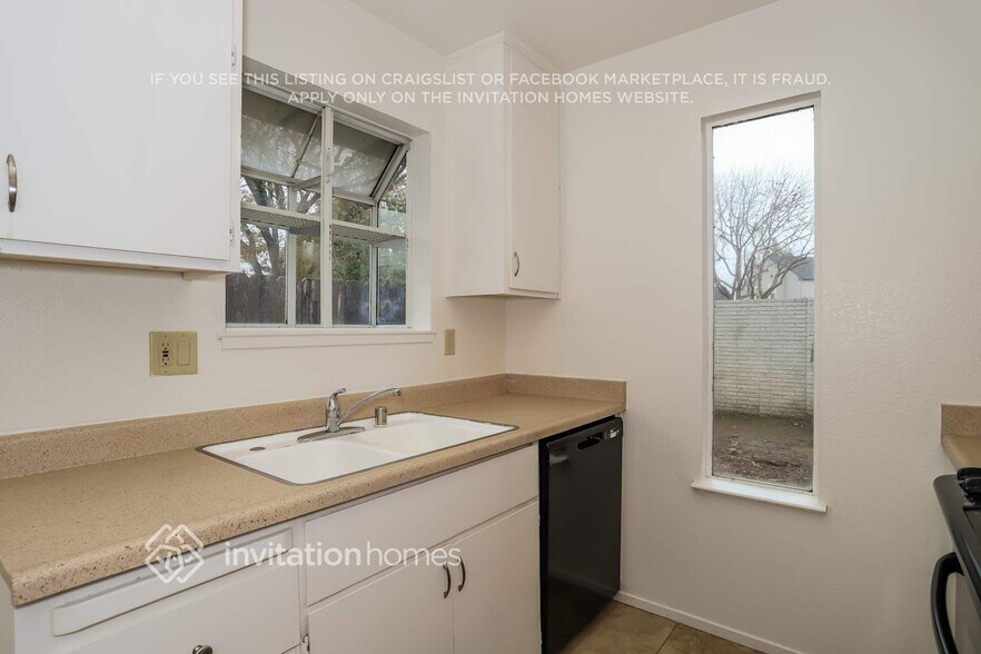 Building Photo - 243 Madera Ct