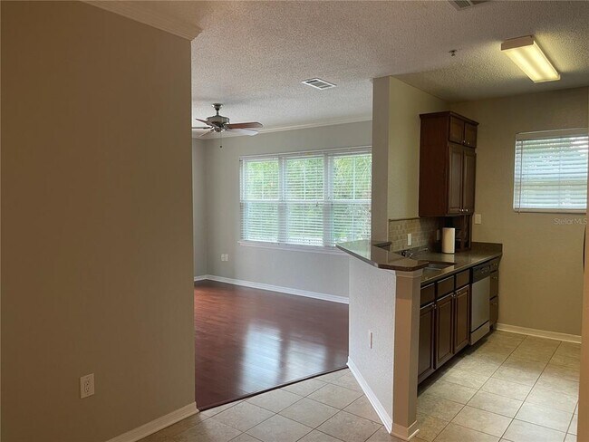 Building Photo - 18001 Richmond Pl Dr