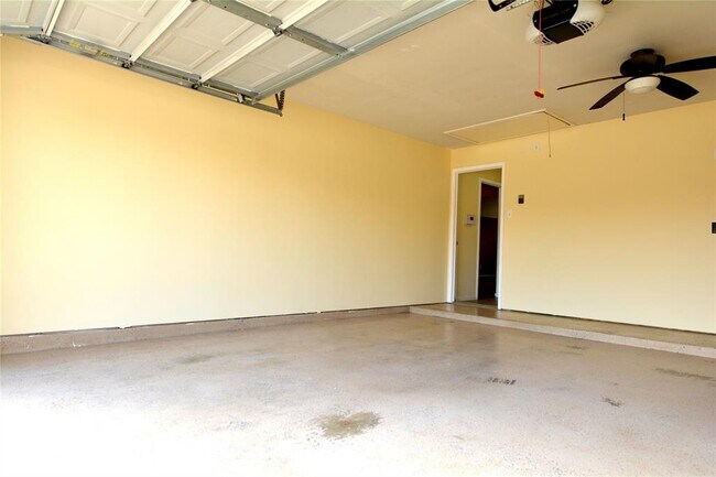 Building Photo - 9303 Daisy Cove Ln