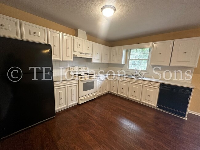 Building Photo - Spacious 3 Bedroom Home in Winston Salem