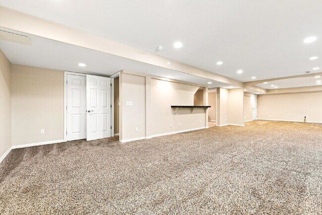 Building Photo - 9400 E Aspen Hill Ln