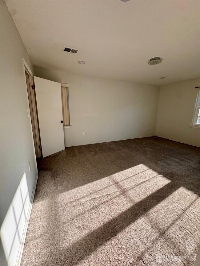 Building Photo - 1202 Green Hollow Dr