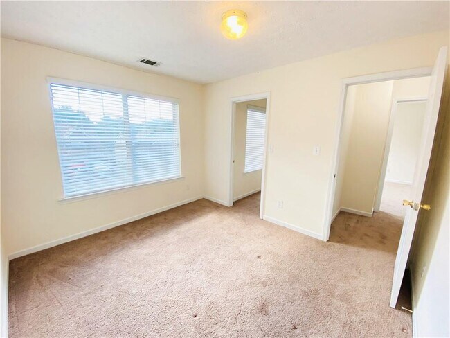 Building Photo - 5528 Silver Springs Dr