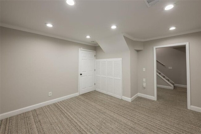 Building Photo - 4648 Calumet Cir NW