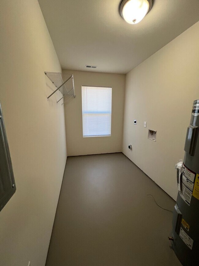 Building Photo - Winter Special (ends January 31, 2025) $300 off first month's rent.