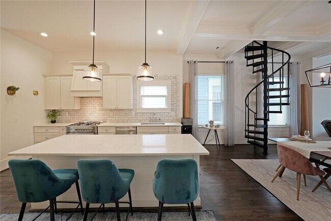 Building Photo - 224 Bass St SW