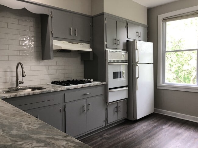 Building Photo - 193 Hillside Ave