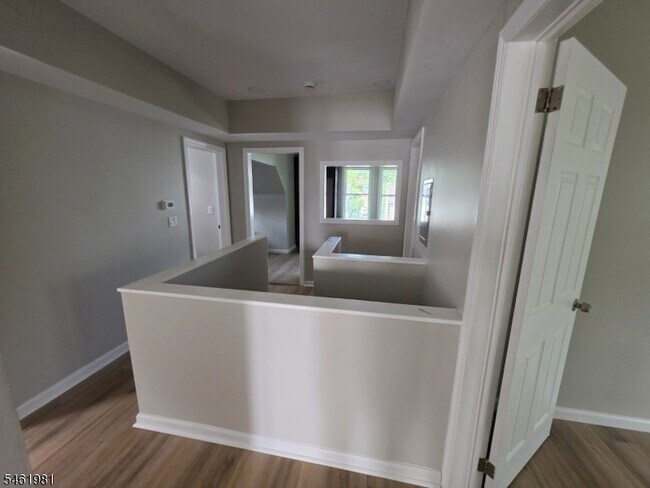 Building Photo - 37 Mapes Ave