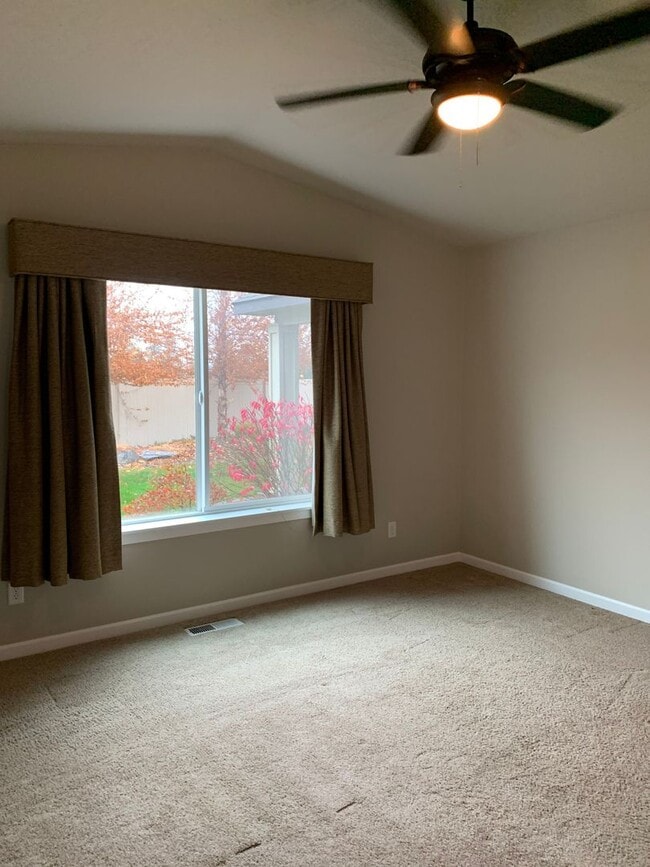 Building Photo - Beautiful 4-Bedroom, 3-Bathroom Home with ...