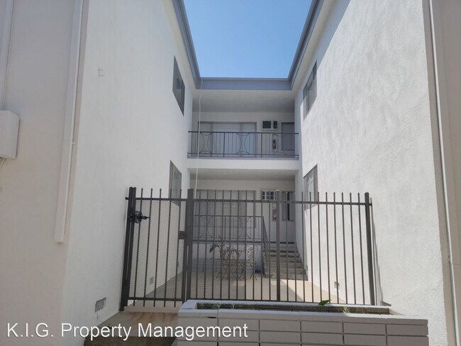 Building Photo - 1 br, 1 bath Apartment - 825 S. Bedford St...