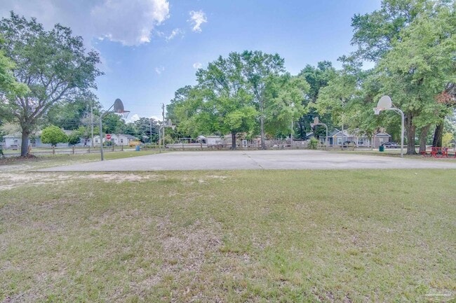 Building Photo - 203 S L St