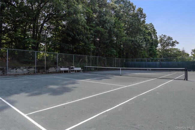 Building Photo - 7 Meadowood Dr