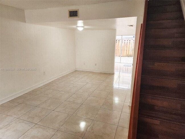 Building Photo - 562 NW 82nd Pl