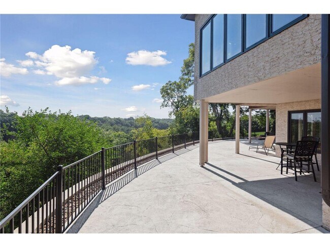 Building Photo - 10481 Bluff Rd