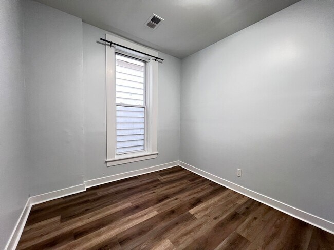 Building Photo - 7026 S Wentworth Ave