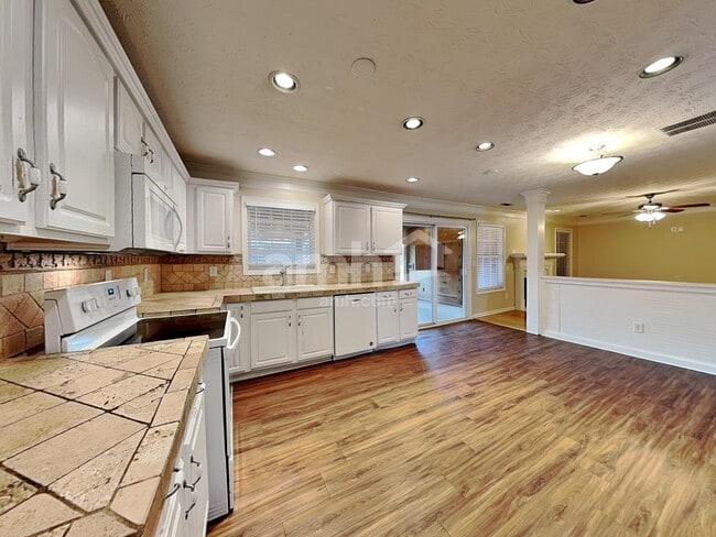 Building Photo - 2820 Wadley Ln