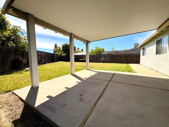 Building Photo - Beautiful 3 Bedroom, 2 full bathroom single story with HUGE backyard! For rent in Sacramento