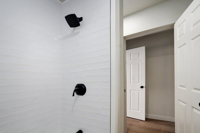 Building Photo - 3 Bedroom, 1 Bathroom remodeled house!