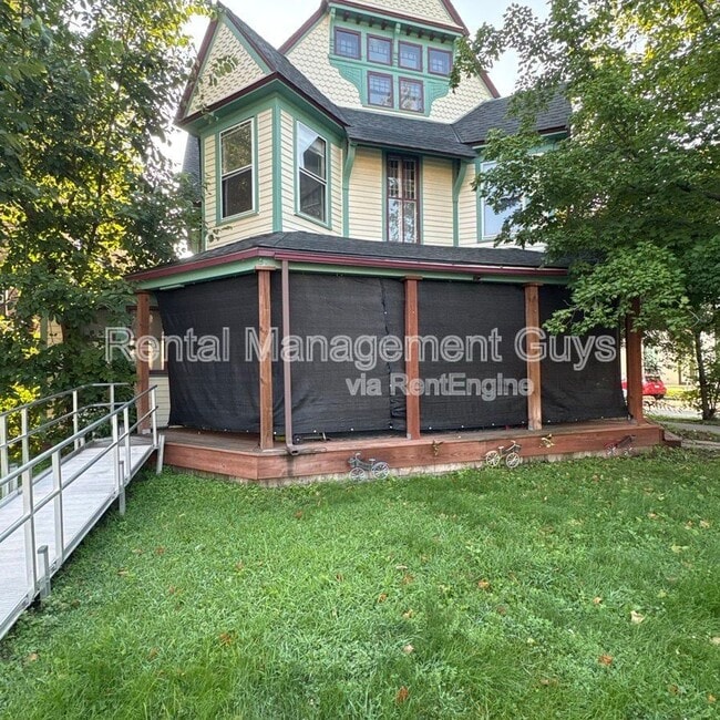 Building Photo - 2647 Girard Ave S