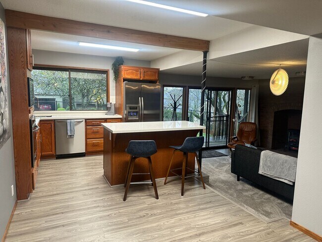 Building Photo - Super Comfortable Furnished Short term rental