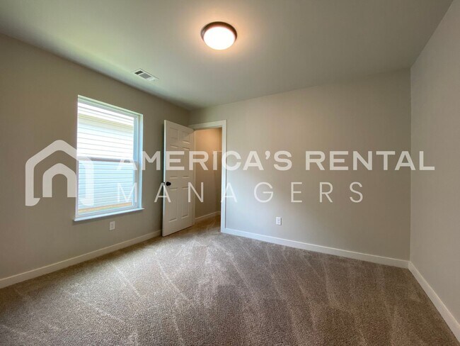 Building Photo - 6228 Burbank Crossing Loop