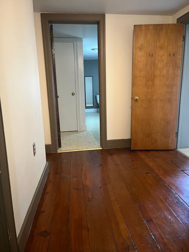 Building Photo - Spacious 3-Bedroom Farmhouse for Rent – Peaceful Country Living