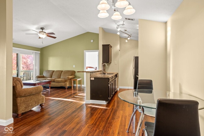 Building Photo - 4530 Village Ct