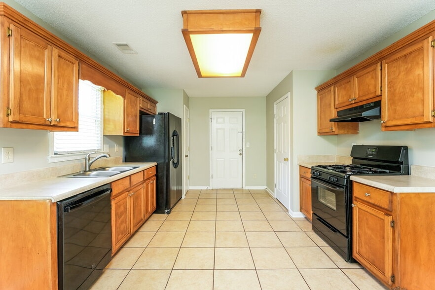 Building Photo - 4091 S Fork Dr