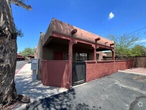 Building Photo - Central- 3 bedroom/ 2 bathroom house