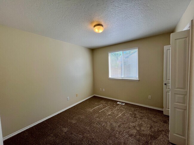 Building Photo - 16426 N Asbury Dr