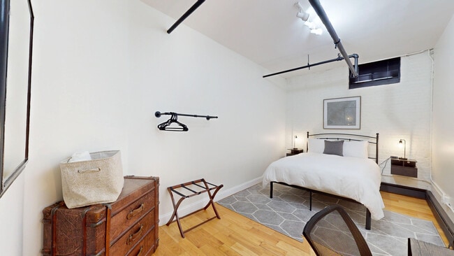 Building Photo - 19 Stanhope St