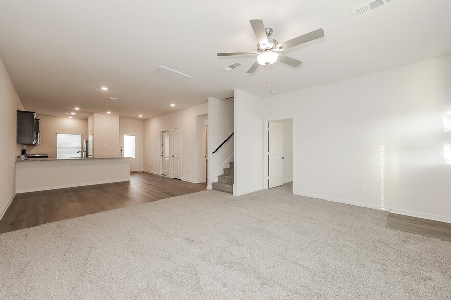 Building Photo - 1532 Woodwinds Dr