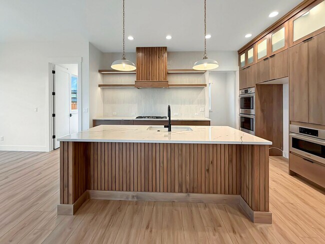 Building Photo - Pet-Friendly Luxury: New 4BD Construction with 2 Dedicated Offices in Eagle’s Centerra Community