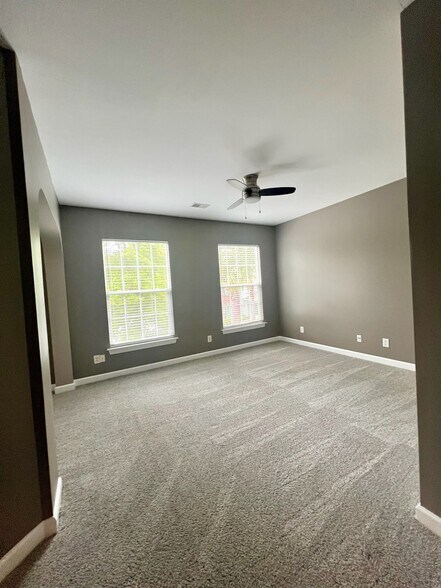 Building Photo - 101 Golf View Ln
