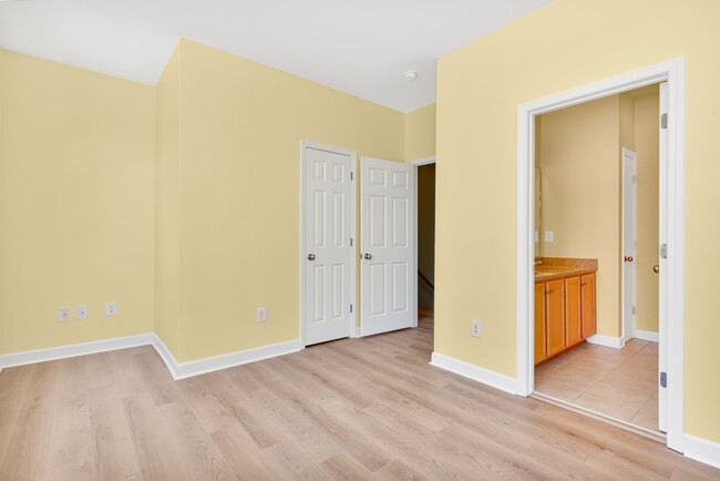 Building Photo - Gorgeous Market Common Townhome w/ Garage