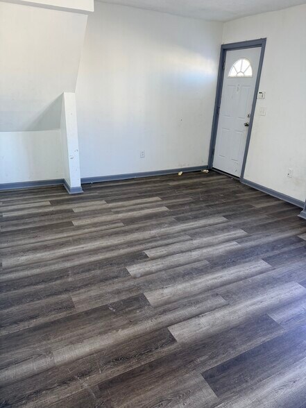 Building Photo - 43 Cowles St