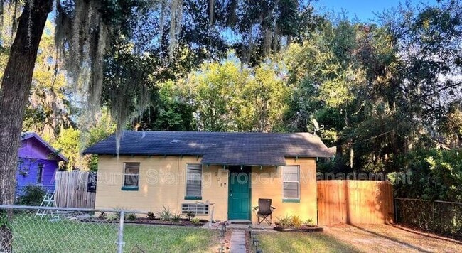 Building Photo - 521 SE 14th Terrace