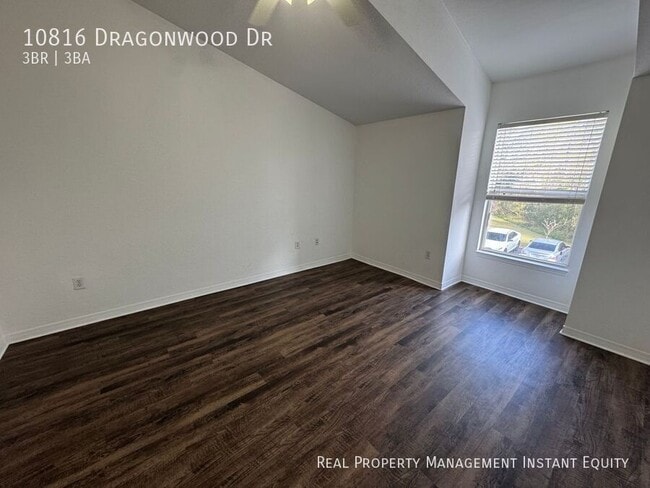 Building Photo - 10816 Dragonwood Dr