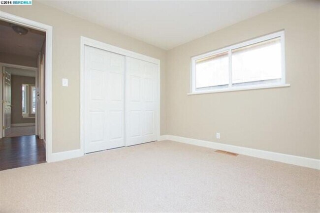 Building Photo - 1345 Shell Ct